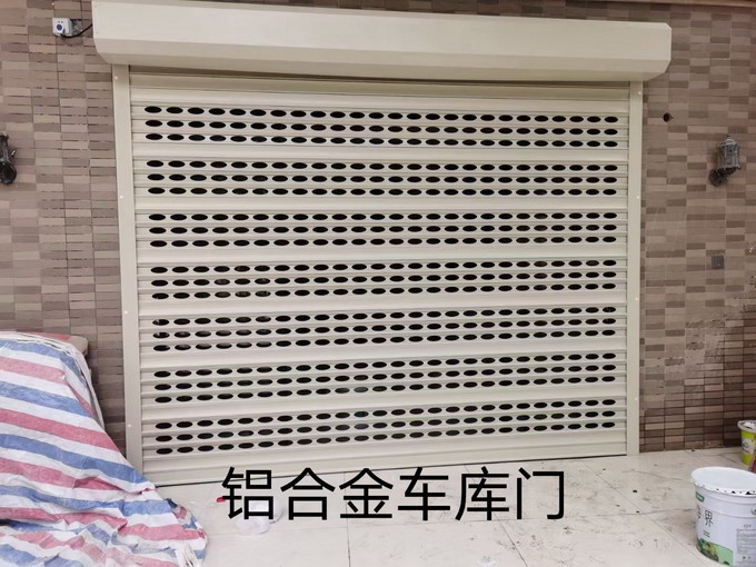鋁合金車庫(kù)門.jpg